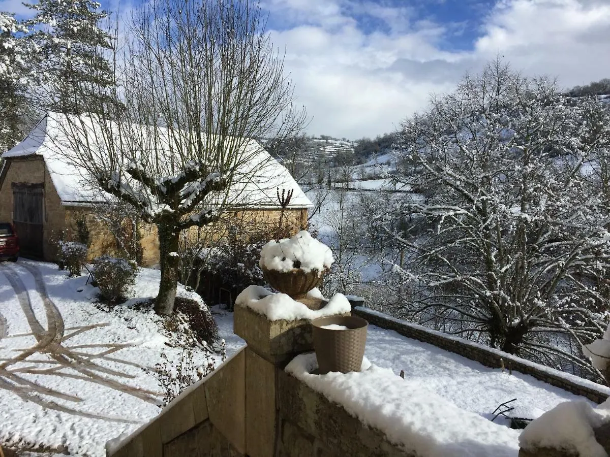 Couette-café Bed and breakfast Aux Berges du Coubisou